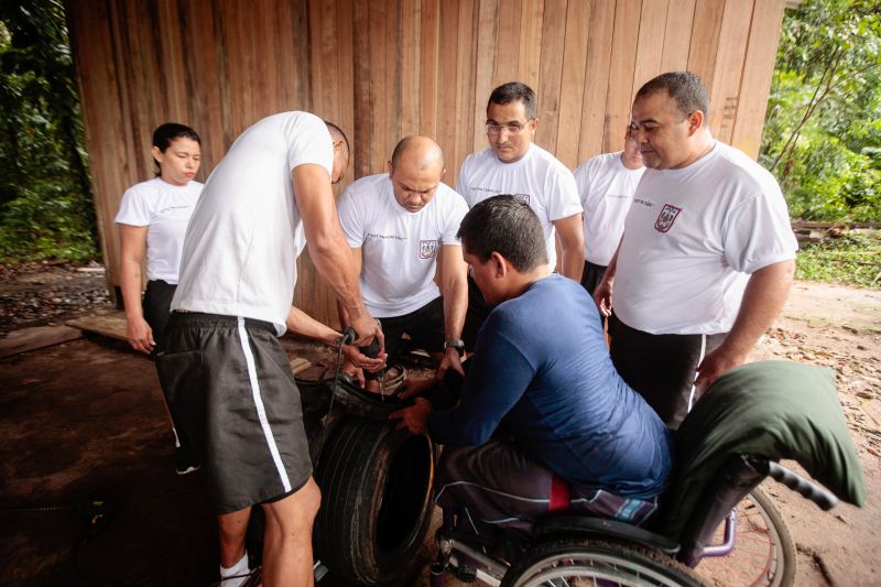 Que tal tomar água na cozinha à noite e se deparar com uma sucuri próximo da geladeira? Marcus Palheta vivenciou a experiência no início do ano no bairro do Tapanã, em Belém.  <div class='credito_fotos'>Foto: Bruno Cecim / Ag.Pará   |   <a href='/midias/2019/originais/5688_35da265c-b3c7-156c-7d72-90430044ecfd.jpg' download><i class='fa-solid fa-download'></i> Download</a></div>