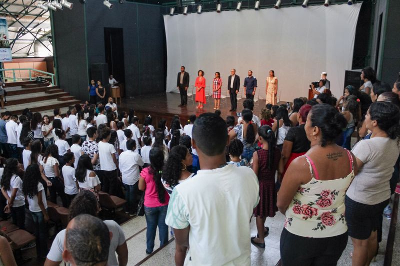 Eles são moradores dos bairros da Cabanagem e Icuí, incluídos no Programa Territórios pela Paz <div class='credito_fotos'>Foto: Ana Paula Lima / Ascom ParáPaz   |   <a href='/midias/2019/originais/5693_0c654d69-17b0-9d95-5374-2ae923a1d4b0.jpg' download><i class='fa-solid fa-download'></i> Download</a></div>