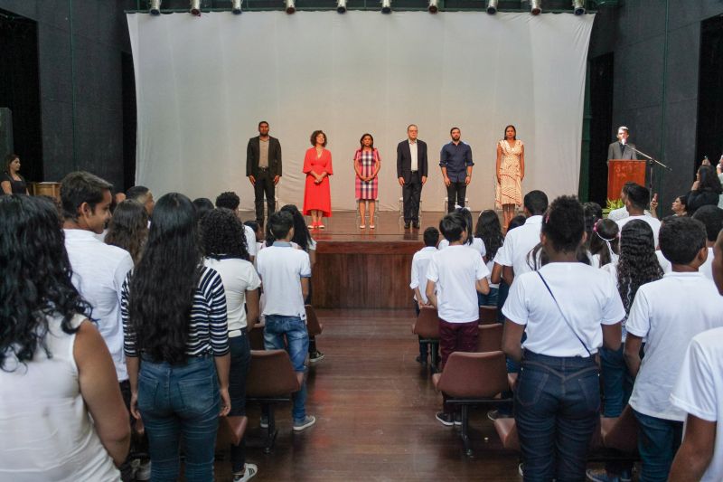 Eles são moradores dos bairros da Cabanagem e Icuí, incluídos no Programa Territórios pela Paz <div class='credito_fotos'>Foto: Ana Paula Lima / Ascom ParáPaz   |   <a href='/midias/2019/originais/5693_42f72a5e-7db5-2fa2-6433-8594c814dc0d.jpg' download><i class='fa-solid fa-download'></i> Download</a></div>