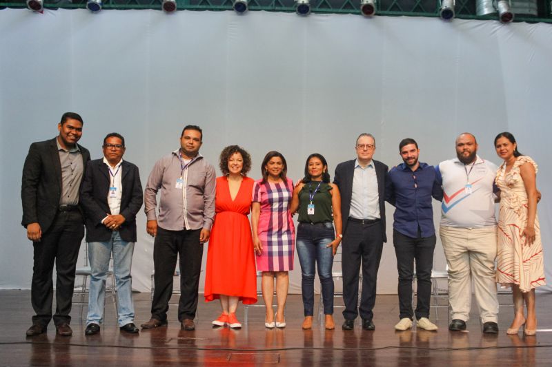 Eles são moradores dos bairros da Cabanagem e Icuí, incluídos no Programa Territórios pela Paz <div class='credito_fotos'>Foto: Ana Paula Lima / Ascom ParáPaz   |   <a href='/midias/2019/originais/5693_511d5363-88f6-3f42-c575-c83e2ceceed7.jpg' download><i class='fa-solid fa-download'></i> Download</a></div>