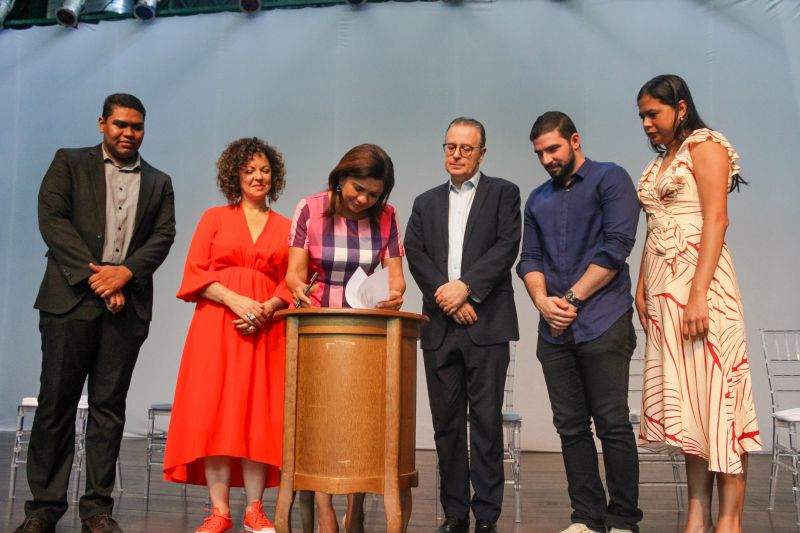 Eles são moradores dos bairros da Cabanagem e Icuí, incluídos no Programa Territórios pela Paz <div class='credito_fotos'>Foto: Ana Paula Lima / Ascom ParáPaz   |   <a href='/midias/2019/originais/5693_b5df64d8-d2b7-7de4-6dc5-d0acbfdef866.jpg' download><i class='fa-solid fa-download'></i> Download</a></div>