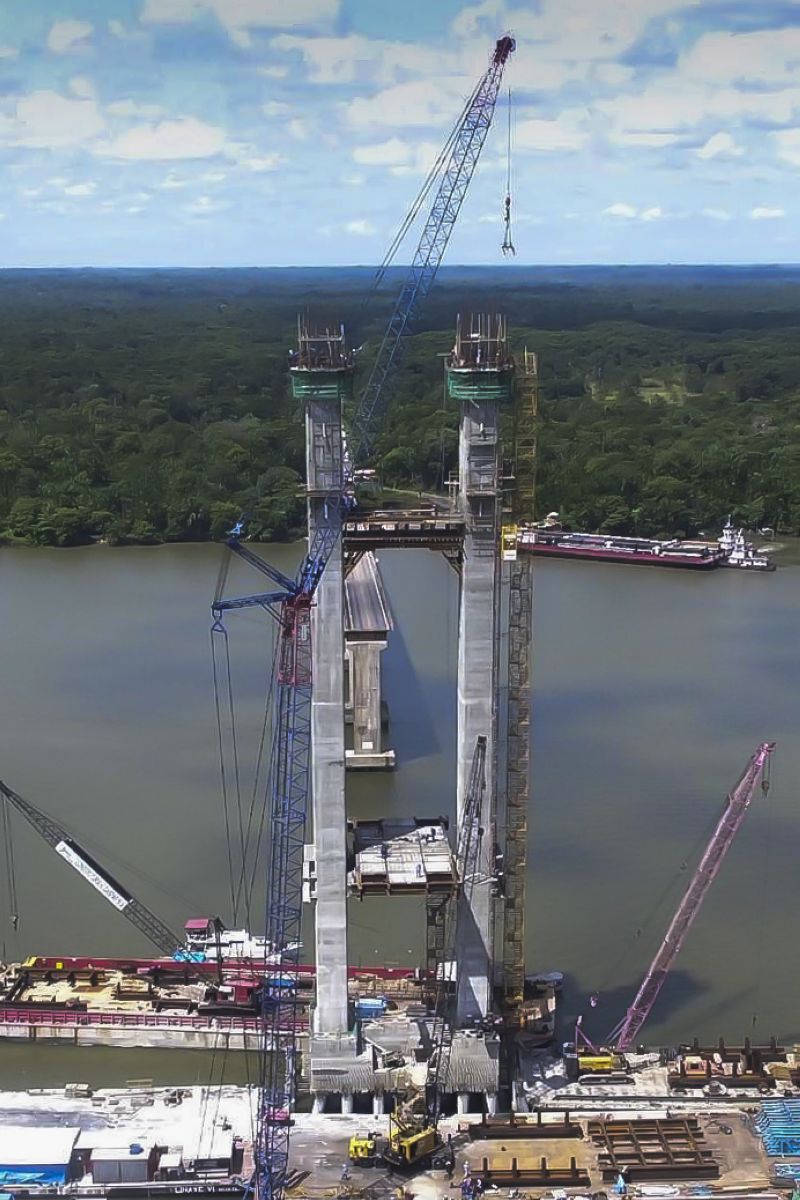 Serão instalados 40 cabos estais, que serão implantados em pares, de forma simultânea. Os cabos estais são os responsáveis pela sustentação e estabilidade da pista da ponte. <div class='credito_fotos'>Foto: ASCOM / SETRAN   |   <a href='/midias/2019/originais/5694_3b372090-344a-8bdb-7114-c40684391ac5.jpg' download><i class='fa-solid fa-download'></i> Download</a></div>