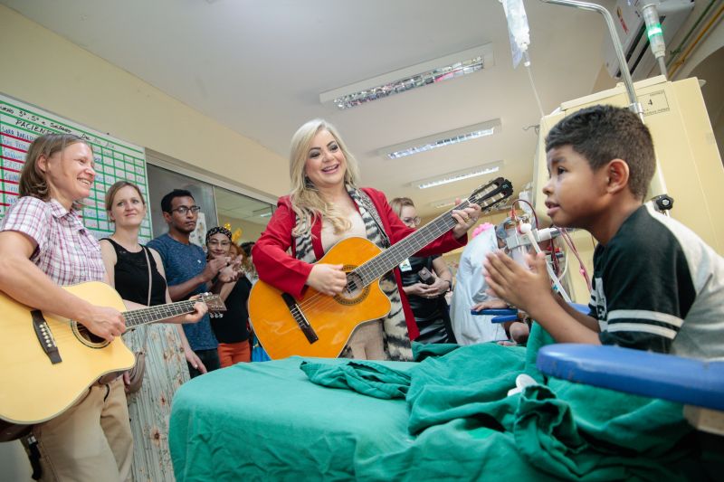 Visita do Comite de Humanizacao da Santa Casa. <div class='credito_fotos'>Foto: Jader Paes / Agência Pará   |   <a href='/midias/2019/originais/5696_1530f429-ea28-ad41-9acf-0094167a6775.jpg' download><i class='fa-solid fa-download'></i> Download</a></div>