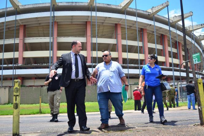 Uma reunião entre representantes dos órgãos da Segurança Pública integrados, Secretaria de Estado de Esporte e Lazer (Seel), Ministério Público do Estado (MPE), Federação Paraense de Futebol, Tribunal de Justiça Desportiva do Pará e representantes dos clubes de futebol do Pará, discutiu, nesta quinta-feira (28), ações de melhorias para o Estádio Estadual Jornalista Edgar Proença, o Mangueirão.

FOTO: ELIELSON MODESTO / ASCOM SEGUP
DATA: 28.03.2019
BELÉM - PA <div class='credito_fotos'>Foto: Elielson Modesto / Ascom Segup   |   <a href='/midias/2019/originais/56c952c1-cb5e-426b-a40f-a4c7c6fb4401.jpg' download><i class='fa-solid fa-download'></i> Download</a></div>