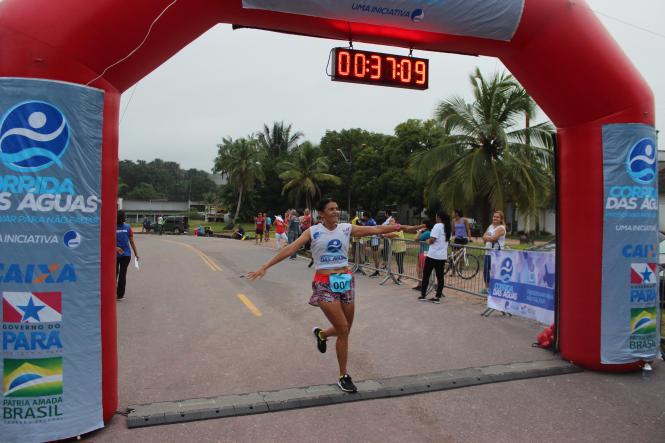 Pela primeira vez, a Companhia de Saneamento do Pará (Cosanpa) realizou a “Corrida e Caminhada das Águas – Preservar para não faltar”. O evento ocorreu na manhã deste domingo (24), no Parque Ambiental do Utinga, como parte da programação pelo Dia Mundial da Água, celebrado no último dia 22.

FOTO: ASCOM / COSANPA
DATA: 24.03.2019
BELÉM - PARÁ <div class='credito_fotos'>Foto: ASCOM / COSANPA   |   <a href='/midias/2019/originais/56f6ad67-104f-4200-85a0-57469052e8fc.jpg' download><i class='fa-solid fa-download'></i> Download</a></div>