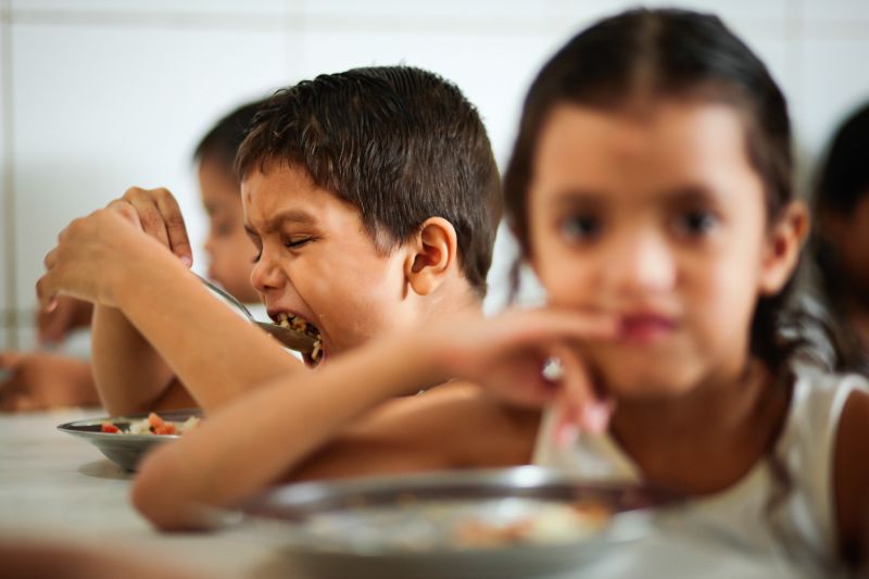 A Diretoria de Gestão da Política de Saúde Ocupacional do Servidor da Secretaria de Estado de Administração (Sead) finalizou nesta quarta, 27, a entrega de quase três toneladas de alimentos doadas pelos participantes VIII Corrida e Caminhada do Servidor Público Estadual e para o I Passeio Ciclístico do Servidor Público Estadual, realizadas no mês passado. <div class='credito_fotos'>Foto: Pedro Guerreiro / Ag. Pará   |   <a href='/midias/2019/originais/5701_58124536-3940-8458-2668-f42453eafe6c.jpg' download><i class='fa-solid fa-download'></i> Download</a></div>