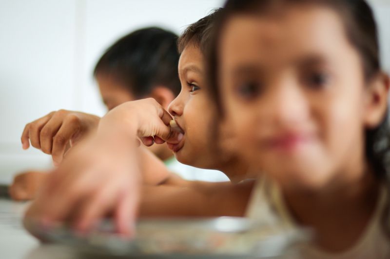 A Diretoria de Gestão da Política de Saúde Ocupacional do Servidor da Secretaria de Estado de Administração (Sead) finalizou nesta quarta, 27, a entrega de quase três toneladas de alimentos doadas pelos participantes VIII Corrida e Caminhada do Servidor Público Estadual e para o I Passeio Ciclístico do Servidor Público Estadual, realizadas no mês passado. <div class='credito_fotos'>Foto: Pedro Guerreiro / Ag. Pará   |   <a href='/midias/2019/originais/5701_c32529d0-dc68-be7b-cc8e-0a8540cc70ae.jpg' download><i class='fa-solid fa-download'></i> Download</a></div>
