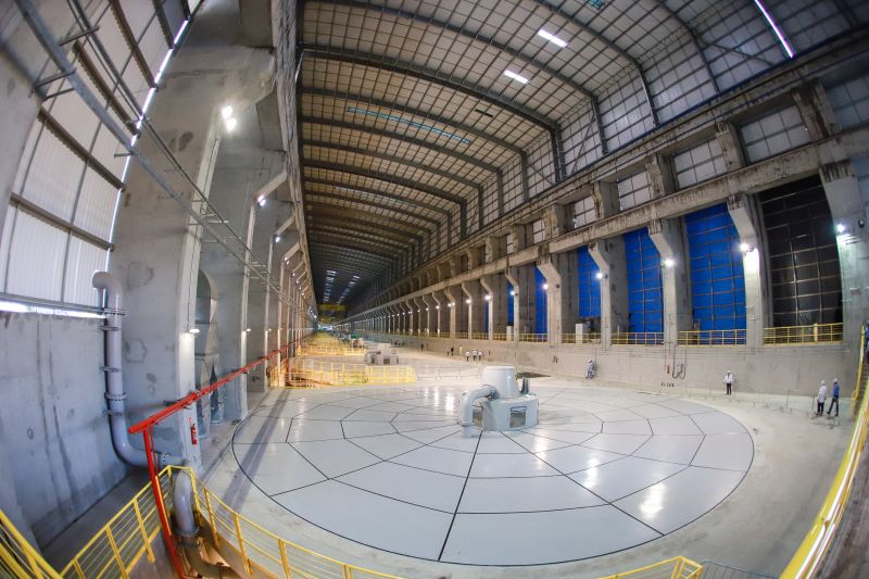 A inauguração oficial da Usina hidrelétrica de Belo Monte, em Vitória do Xingu, foi nesta quarta-feira (25) com o acionamento da 18a Unidade Geradora da Casa de Força Principal da Usina, que assegura 11.233,1 MW de capacidade instalada à maior hidrelétrica 100% brasileira. A solenidade oficial foi realizada na casa de força da Usina Hidrelétrica.  <div class='credito_fotos'>Foto: Marco Santos / Ag. Pará   |   <a href='/midias/2019/originais/5702_8858227a-bbef-7a72-49c8-02ad2cd88c0b.jpg' download><i class='fa-solid fa-download'></i> Download</a></div>