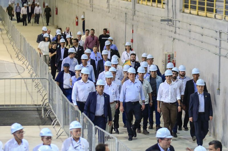 A inauguração oficial da Usina hidrelétrica de Belo Monte, em Vitória do Xingu, foi nesta quarta-feira (25) com o acionamento da 18a Unidade Geradora da Casa de Força Principal da Usina, que assegura 11.233,1 MW de capacidade instalada à maior hidrelétrica 100% brasileira. A solenidade oficial foi realizada na casa de força da Usina Hidrelétrica.  <div class='credito_fotos'>Foto: Marco Santos / Ag. Pará   |   <a href='/midias/2019/originais/5702_b194cf4a-3352-8f89-4ecf-c4ef7b3dfcd3.jpg' download><i class='fa-solid fa-download'></i> Download</a></div>