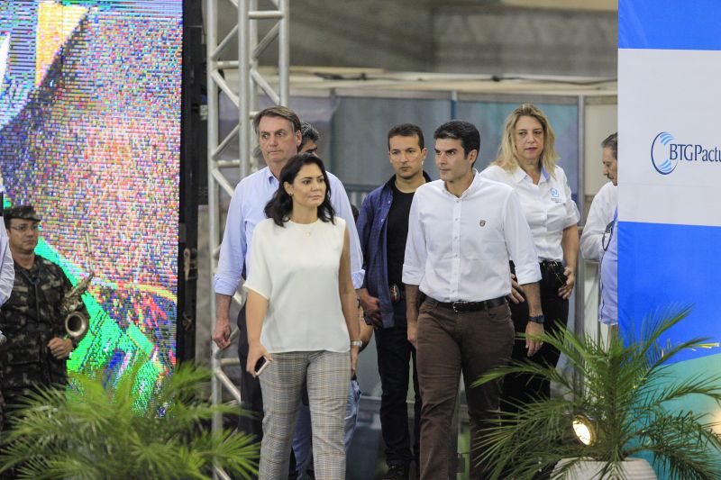 A inauguração oficial da Usina hidrelétrica de Belo Monte, em Vitória do Xingu, foi nesta quarta-feira (25) com o acionamento da 18a Unidade Geradora da Casa de Força Principal da Usina, que assegura 11.233,1 MW de capacidade instalada à maior hidrelétrica 100% brasileira. A solenidade oficial foi realizada na casa de força da Usina Hidrelétrica.  <div class='credito_fotos'>Foto: Marco Santos / Ag. Pará   |   <a href='/midias/2019/originais/5702_e6675c17-7f44-23e0-fd9b-05c7cc6d4fd3.jpg' download><i class='fa-solid fa-download'></i> Download</a></div>