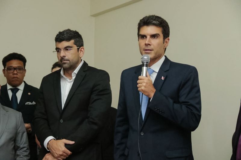 O governador Helder Barbalho esteve reunido com pastores da Convenção de Ministros e Igrejas Evangélicas Assembleia de Deus no Estado do Pará (Comieadepa) na noite desta quinta-feira, 28, na sede da entidade. <div class='credito_fotos'>Foto: Ricardo Amanajás / Ag. Pará   |   <a href='/midias/2019/originais/5704_2183795a-f603-462d-ecc9-bf55aad6bed6.jpg' download><i class='fa-solid fa-download'></i> Download</a></div>
