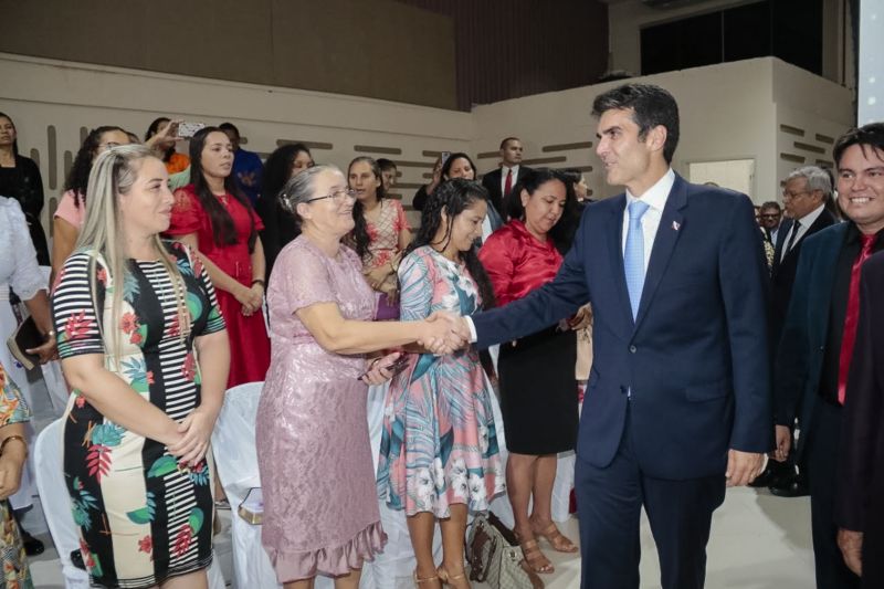 O governador Helder Barbalho esteve reunido com pastores da Convenção de Ministros e Igrejas Evangélicas Assembleia de Deus no Estado do Pará (Comieadepa) na noite desta quinta-feira, 28, na sede da entidade. <div class='credito_fotos'>Foto: Ricardo Amanajás / Ag. Pará   |   <a href='/midias/2019/originais/5704_2501c0c3-89ec-c729-4a86-fc793e22799f.jpg' download><i class='fa-solid fa-download'></i> Download</a></div>