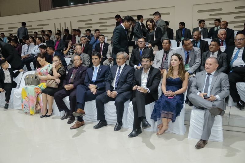 O governador Helder Barbalho esteve reunido com pastores da Convenção de Ministros e Igrejas Evangélicas Assembleia de Deus no Estado do Pará (Comieadepa) na noite desta quinta-feira, 28, na sede da entidade. <div class='credito_fotos'>Foto: Ricardo Amanajás / Ag. Pará   |   <a href='/midias/2019/originais/5704_832d6e69-6c1e-a1a0-1087-22ce625dfd41.jpg' download><i class='fa-solid fa-download'></i> Download</a></div>