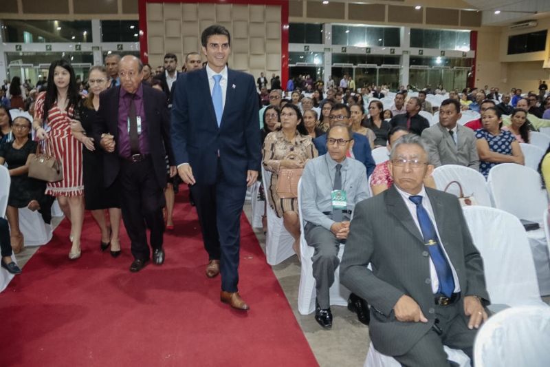O governador Helder Barbalho esteve reunido com pastores da Convenção de Ministros e Igrejas Evangélicas Assembleia de Deus no Estado do Pará (Comieadepa) na noite desta quinta-feira, 28, na sede da entidade. <div class='credito_fotos'>Foto: Ricardo Amanajás / Ag. Pará   |   <a href='/midias/2019/originais/5704_dc68c0a6-e417-d426-8332-0a14da913167.jpg' download><i class='fa-solid fa-download'></i> Download</a></div>