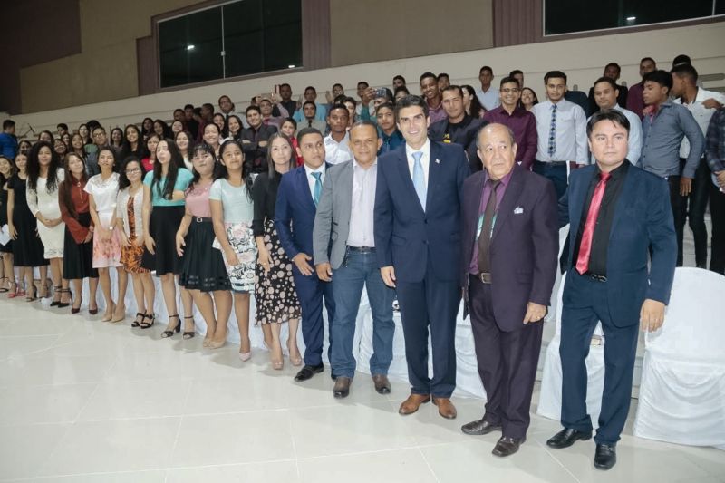 O governador Helder Barbalho esteve reunido com pastores da Convenção de Ministros e Igrejas Evangélicas Assembleia de Deus no Estado do Pará (Comieadepa) na noite desta quinta-feira, 28, na sede da entidade. <div class='credito_fotos'>Foto: Ricardo Amanajás / Ag. Pará   |   <a href='/midias/2019/originais/5704_e7083041-dd47-1830-e457-71d28ae2d239.jpg' download><i class='fa-solid fa-download'></i> Download</a></div>