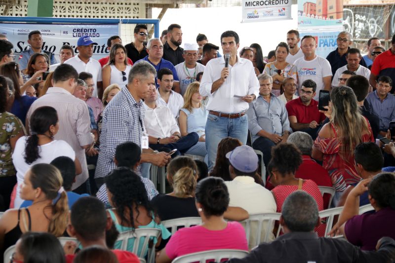  agricultor familiar e mais outras 149 famílias do bairro Icuí Guajará, em Ananindeua, receberam na manhã de hoje (29) o benefício do cheque moradia, um programa que possibilita as famílias com renda de até três salários mínimos a construir, ampliar e/ou reformar suas casas. <div class='credito_fotos'>Foto: Bruno Cecim / Ag.Pará   |   <a href='/midias/2019/originais/5707_273409bc-be91-f9f3-1a2a-5eac278a9c60.jpg' download><i class='fa-solid fa-download'></i> Download</a></div>