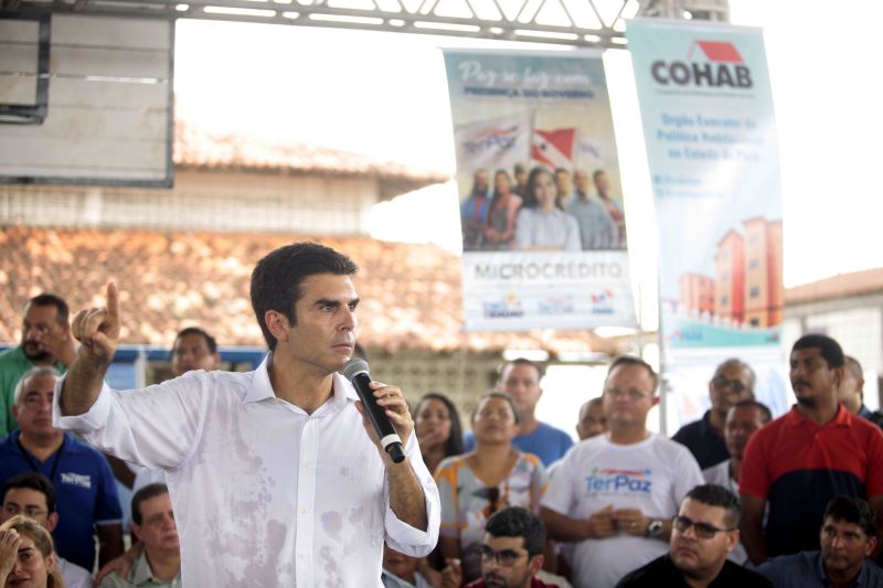  agricultor familiar e mais outras 149 famílias do bairro Icuí Guajará, em Ananindeua, receberam na manhã de hoje (29) o benefício do cheque moradia, um programa que possibilita as famílias com renda de até três salários mínimos a construir, ampliar e/ou reformar suas casas. <div class='credito_fotos'>Foto: Bruno Cecim / Ag.Pará   |   <a href='/midias/2019/originais/5707_4bc2d465-70fa-0420-303c-55c88331f7ea.jpg' download><i class='fa-solid fa-download'></i> Download</a></div>