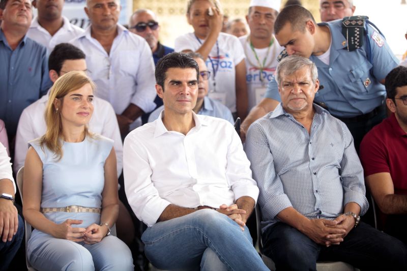  agricultor familiar e mais outras 149 famílias do bairro Icuí Guajará, em Ananindeua, receberam na manhã de hoje (29) o benefício do cheque moradia, um programa que possibilita as famílias com renda de até três salários mínimos a construir, ampliar e/ou reformar suas casas. <div class='credito_fotos'>Foto: Bruno Cecim / Ag.Pará   |   <a href='/midias/2019/originais/5707_54117b75-c036-2f4c-476c-43bca94b67ec.jpg' download><i class='fa-solid fa-download'></i> Download</a></div>