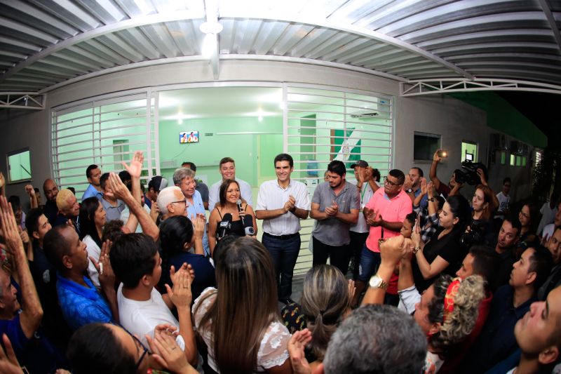 Para fomentar a economia, o turismo e a cultura do município de Moju e de toda a região do Baixo Tocantins, a Feira Agrocultural promove uma extensa programação, com exposições de produtos agrícolas e de artesanato, venda de comidas típicas, prestação de serviços à comunidade, apresentação de alunos de escolas municipais e estaduais, shows de artistas locais e nacionais e concurso de beleza. O governador do Pará, Helder Barbalho, foi ao evento na noite desta sexta-feira (29) conhecer o trabalho de agricultores e empreendedores de Moju e outros municípios da região. <div class='credito_fotos'>Foto: Marco Santos / Ag. Pará   |   <a href='/midias/2019/originais/5709_02f155fc-b162-904f-7cae-ee0b8aa81088.jpg' download><i class='fa-solid fa-download'></i> Download</a></div>