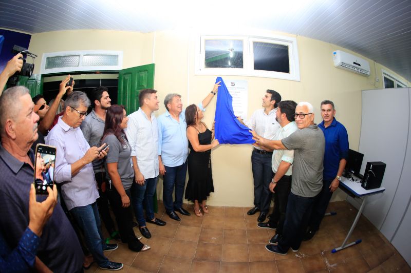 Para fomentar a economia, o turismo e a cultura do município de Moju e de toda a região do Baixo Tocantins, a Feira Agrocultural promove uma extensa programação, com exposições de produtos agrícolas e de artesanato, venda de comidas típicas, prestação de serviços à comunidade, apresentação de alunos de escolas municipais e estaduais, shows de artistas locais e nacionais e concurso de beleza. O governador do Pará, Helder Barbalho, foi ao evento na noite desta sexta-feira (29) conhecer o trabalho de agricultores e empreendedores de Moju e outros municípios da região. <div class='credito_fotos'>Foto: Marco Santos / Ag. Pará   |   <a href='/midias/2019/originais/5709_16203379-bbc5-a7e0-3223-f689e0dafae7.jpg' download><i class='fa-solid fa-download'></i> Download</a></div>