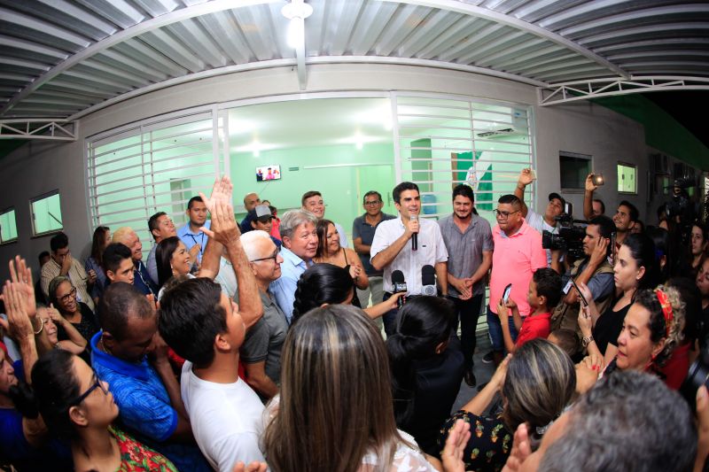 Para fomentar a economia, o turismo e a cultura do município de Moju e de toda a região do Baixo Tocantins, a Feira Agrocultural promove uma extensa programação, com exposições de produtos agrícolas e de artesanato, venda de comidas típicas, prestação de serviços à comunidade, apresentação de alunos de escolas municipais e estaduais, shows de artistas locais e nacionais e concurso de beleza. O governador do Pará, Helder Barbalho, foi ao evento na noite desta sexta-feira (29) conhecer o trabalho de agricultores e empreendedores de Moju e outros municípios da região. <div class='credito_fotos'>Foto: Marco Santos / Ag. Pará   |   <a href='/midias/2019/originais/5709_db922def-cac9-7f71-ef44-ef10eea31013.jpg' download><i class='fa-solid fa-download'></i> Download</a></div>