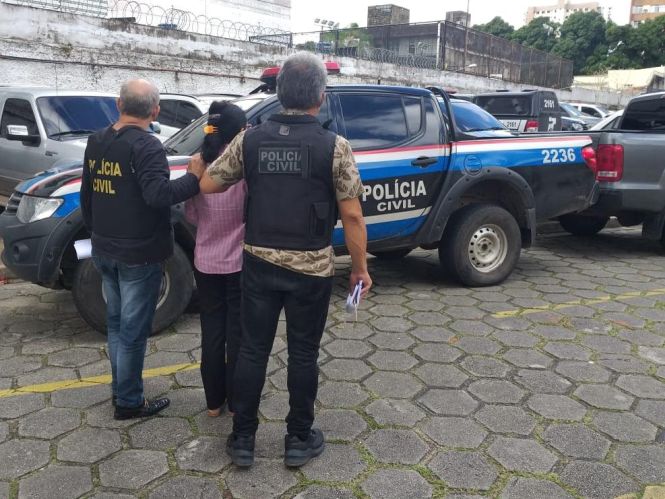 Na manhã desta quarta-feira (24), cerca de 300 policiais civis saíram às ruas de Belém, de municípios da região metropolitana e em todas as regiões do interior do Pará para cumprir mandados de prisão de criminosos foragidos da Justiça.

FOTO: ASCOM POLICIA CIVIL
DATA: 24.04.2019
BELÉM - PARÁ <div class='credito_fotos'>Foto: Ascom Polícia Civil   |   <a href='/midias/2019/originais/57124bb0-2574-4aec-9bbb-0966af1579c8.jpg' download><i class='fa-solid fa-download'></i> Download</a></div>