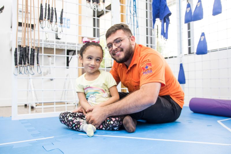 CIIR 03/12/2019

Assistência e reabilitação de pessoas com deficiência.
Na foto: Marcos Muller e Clara
 <div class='credito_fotos'>Foto: Pedro Guerreiro / Ag. Pará   |   <a href='/midias/2019/originais/5722_81955684-86f5-2b01-9b77-2f0ecd93a98d.jpg' download><i class='fa-solid fa-download'></i> Download</a></div>