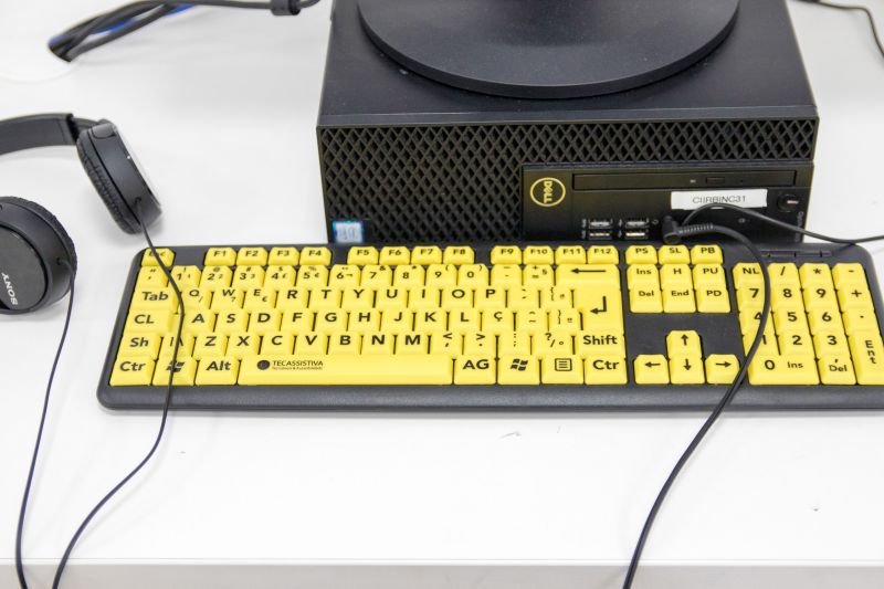 CIIR 03/12/2019

Assistência e reabilitação de pessoas com deficiência.
Na foto: Teclado de fácil assessibilidade
 <div class='credito_fotos'>Foto: Pedro Guerreiro / Ag. Pará   |   <a href='/midias/2019/originais/5722_cbc861c4-7d15-6471-ec01-8bff73ef4a9f.jpg' download><i class='fa-solid fa-download'></i> Download</a></div>