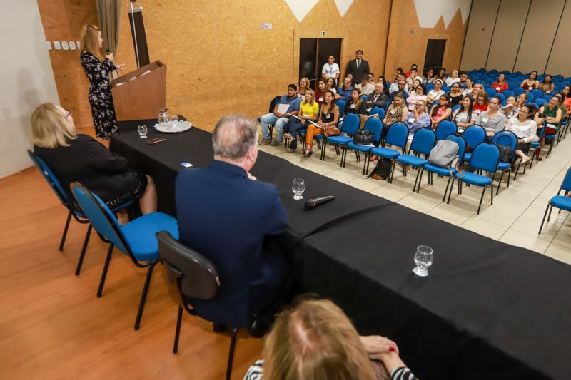 O ensino e o compartilhamento de procedimentos básicos de saúde para proteger gestantes e bebês no momento do parto é o principal objetivo da Oficina de Capacitação Zero Morte Materna por Hemorragia, iniciada nesta terça-feira (3). <div class='credito_fotos'>Foto: Marco Santos / Ag. Pará   |   <a href='/midias/2019/originais/5723_4f293814-568a-8ab5-819e-1a71e8b30de2.jpg' download><i class='fa-solid fa-download'></i> Download</a></div>