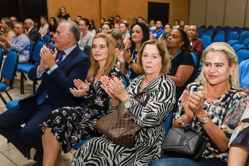 O ensino e o compartilhamento de procedimentos básicos de saúde para proteger gestantes e bebês no momento do parto é o principal objetivo da Oficina de Capacitação Zero Morte Materna por Hemorragia, iniciada nesta terça-feira (3). <div class='credito_fotos'>Foto: Marco Santos / Ag. Pará   |   <a href='/midias/2019/originais/5723_53da253d-1aeb-7e22-3701-a37d65b020e1.jpg' download><i class='fa-solid fa-download'></i> Download</a></div>