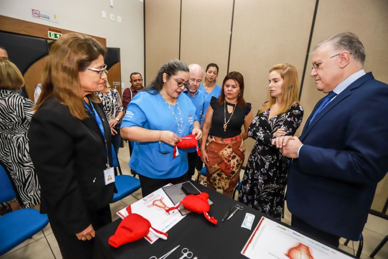 O ensino e o compartilhamento de procedimentos básicos de saúde para proteger gestantes e bebês no momento do parto é o principal objetivo da Oficina de Capacitação Zero Morte Materna por Hemorragia, iniciada nesta terça-feira (3). <div class='credito_fotos'>Foto: Marco Santos / Ag. Pará   |   <a href='/midias/2019/originais/5723_7a95ad35-c480-f45a-01c4-9b4c9c37f463.jpg' download><i class='fa-solid fa-download'></i> Download</a></div>
