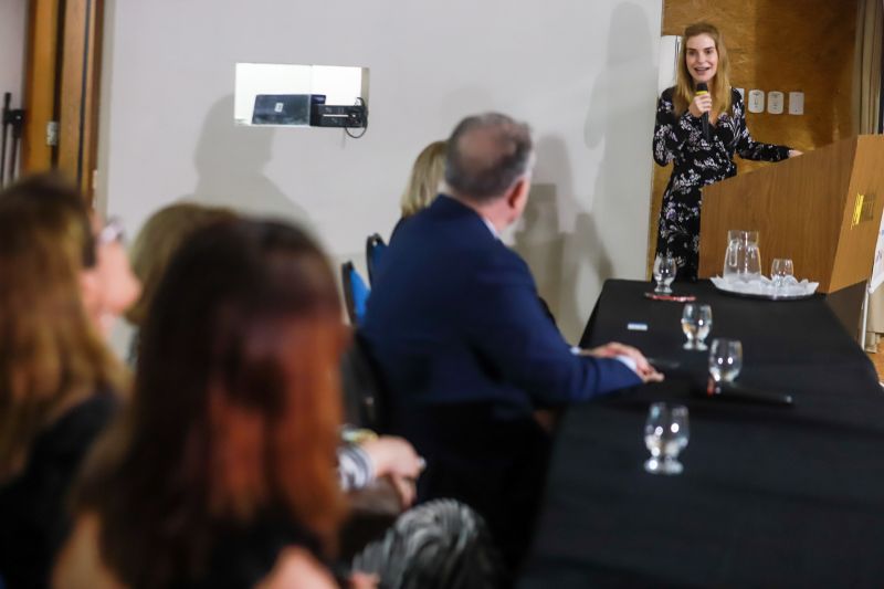 O ensino e o compartilhamento de procedimentos básicos de saúde para proteger gestantes e bebês no momento do parto é o principal objetivo da Oficina de Capacitação Zero Morte Materna por Hemorragia, iniciada nesta terça-feira (3). <div class='credito_fotos'>Foto: Marco Santos / Ag. Pará   |   <a href='/midias/2019/originais/5723_96c7b071-5512-8e2c-d2f4-3051d79eeb07.jpg' download><i class='fa-solid fa-download'></i> Download</a></div>