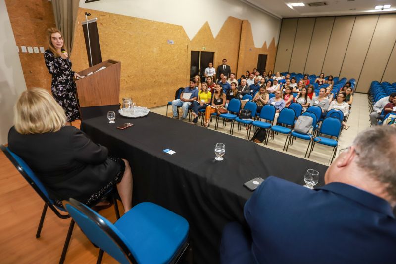 O ensino e o compartilhamento de procedimentos básicos de saúde para proteger gestantes e bebês no momento do parto é o principal objetivo da Oficina de Capacitação Zero Morte Materna por Hemorragia, iniciada nesta terça-feira (3). <div class='credito_fotos'>Foto: Marco Santos / Ag. Pará   |   <a href='/midias/2019/originais/5723_a8e6bff7-52e3-579a-382d-912ef4c98bfd.jpg' download><i class='fa-solid fa-download'></i> Download</a></div>