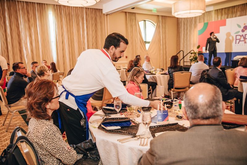 Consolidar o destino Pará no mercado norte-americano, inserir os produtos turísticos e potencializar as vendas de pacotes de viagens são alguns dos objetivos da participação da Secretaria de Estado de Turismo (Setur) na Conferência Anual da United States Tour Operators Association (USTOA), que ocorre entre os dias 2 e 6 de dezembro de 2019, na cidade de Orlando, na Flórida, Estados Unidos. <div class='credito_fotos'>Foto: ASCOM / SETUR   |   <a href='/midias/2019/originais/5729_a91cbbe7-b0d1-d9ae-0492-5c8fa1beeb4d.jpg' download><i class='fa-solid fa-download'></i> Download</a></div>