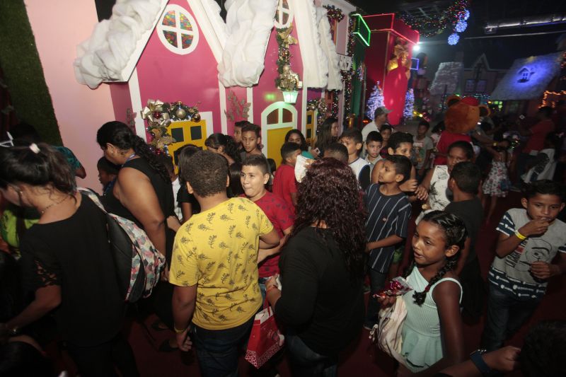 Natal TerPaz <div class='credito_fotos'>Foto: Bruno Cecim / Ag.Pará   |   <a href='/midias/2019/originais/5730_bed45e7b-2c12-a87e-13d5-1194b0c6beda.jpg' download><i class='fa-solid fa-download'></i> Download</a></div>