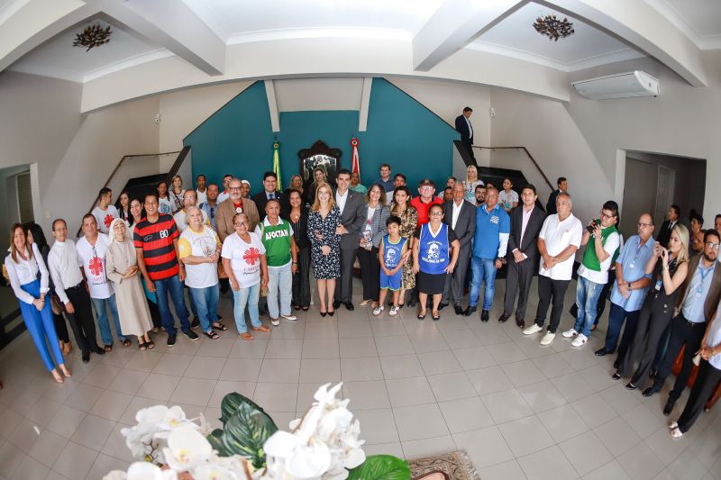 As seis toneladas de alimentos não perecíveis foram arrecadados durante a transmissão da final da Taça Libertadores da América entre Flamengo e River, no estádio do Mangueirão, em Belém, no último dia 23 de novembro, por meio da troca de ingressos pelos torcedores. <div class='credito_fotos'>Foto: Marco Santos / Ag. Pará   |   <a href='/midias/2019/originais/5731_0e6d0d33-0fbd-418c-baf6-3f9b2710fda3.jpg' download><i class='fa-solid fa-download'></i> Download</a></div>