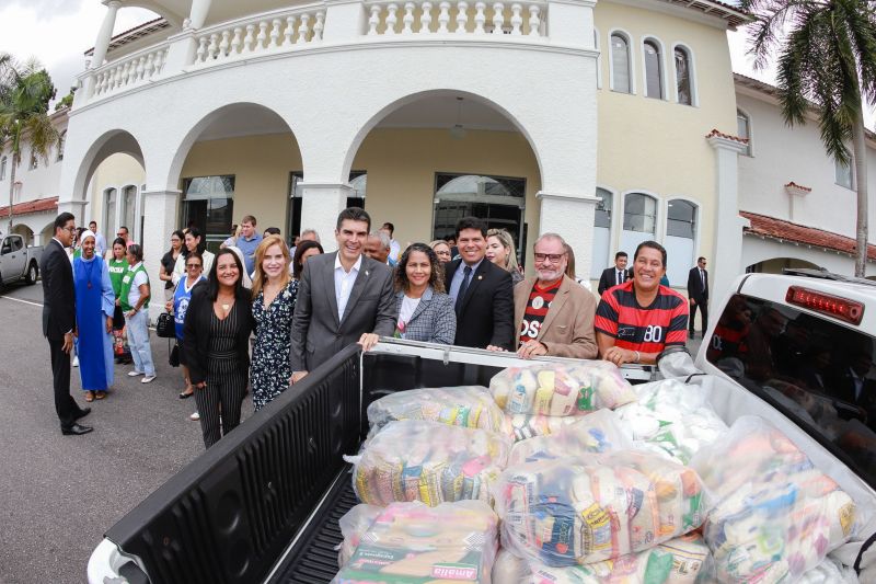 As seis toneladas de alimentos não perecíveis foram arrecadados durante a transmissão da final da Taça Libertadores da América entre Flamengo e River, no estádio do Mangueirão, em Belém, no último dia 23 de novembro, por meio da troca de ingressos pelos torcedores. <div class='credito_fotos'>Foto: Marco Santos / Ag. Pará   |   <a href='/midias/2019/originais/5731_1aa1600e-2a3d-44ad-588e-15d8888a98f0.jpg' download><i class='fa-solid fa-download'></i> Download</a></div>