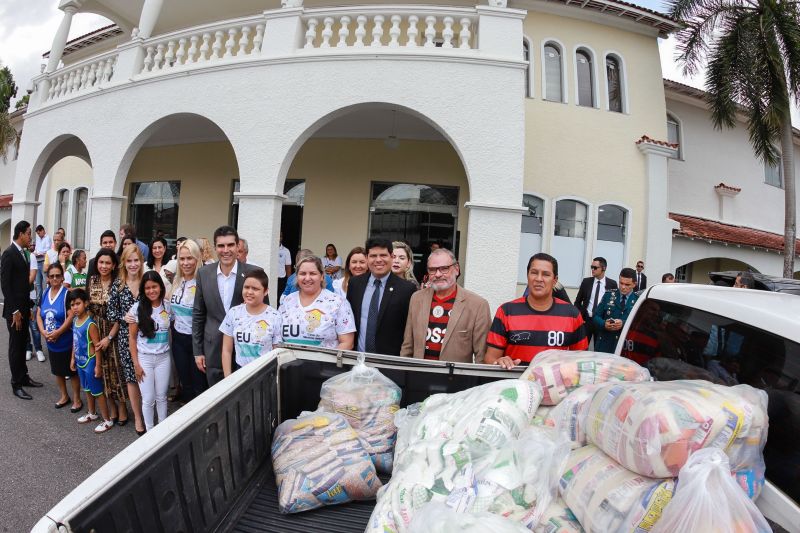 As seis toneladas de alimentos não perecíveis foram arrecadados durante a transmissão da final da Taça Libertadores da América entre Flamengo e River, no estádio do Mangueirão, em Belém, no último dia 23 de novembro, por meio da troca de ingressos pelos torcedores. <div class='credito_fotos'>Foto: Marco Santos / Ag. Pará   |   <a href='/midias/2019/originais/5731_952c52d8-32c4-136b-1f10-fa261399c32e.jpg' download><i class='fa-solid fa-download'></i> Download</a></div>