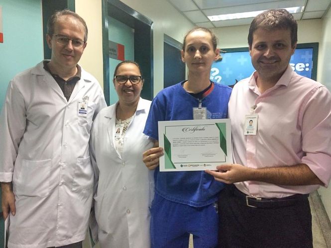 Um dos 119 integrantes do projeto "Melhorando a Segurança do Paciente em Larga Escala no Brasil", promovido pelo Ministério da Saúde, o Hospital Regional do Sudeste do Pará - Dr. Geraldo Veloso (HRSP), em Marabá (PA), recebe nesta semana a visita de enfermeiras do Hospital Moinhos de Vento, do Rio Grande do Sul (RS). 

FOTO: ASCOM / HRSP
DATA: 16.05.2019
MARABÁ - PARÁ <div class='credito_fotos'>Foto: ASCOM HRSP   |   <a href='/midias/2019/originais/5733628b-9e18-42a0-9c9b-d805f9b40760.jpg' download><i class='fa-solid fa-download'></i> Download</a></div>