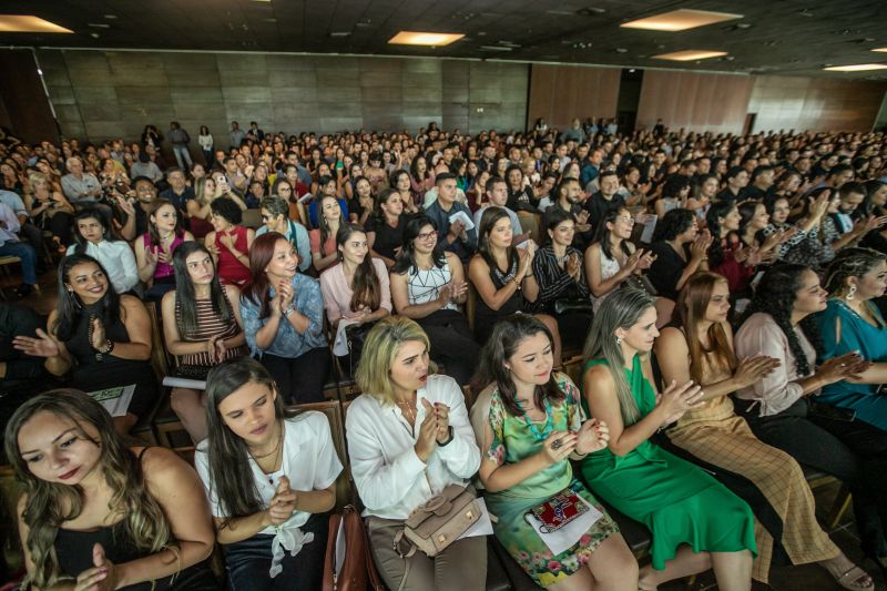 O Governo do Pará, por meio da Secretaria de Estado de Administração Penitenciária (Seap), realizou na manhã desta quinta-feira (5), no Hangar, a posse dos 389 novos profissionais concursados. A cerimônia foi presidida pelo governador do Estado do Pará, Helder Barbalho, e contou com a presença do secretário de Administração Penitenciária, Jarbas Vasconcelos, além de outras autoridades. <div class='credito_fotos'>Foto: Marco Santos / Ag. Pará   |   <a href='/midias/2019/originais/5734_0e9bbf6c-aa35-81b5-114b-36934ee0d76d.jpg' download><i class='fa-solid fa-download'></i> Download</a></div>