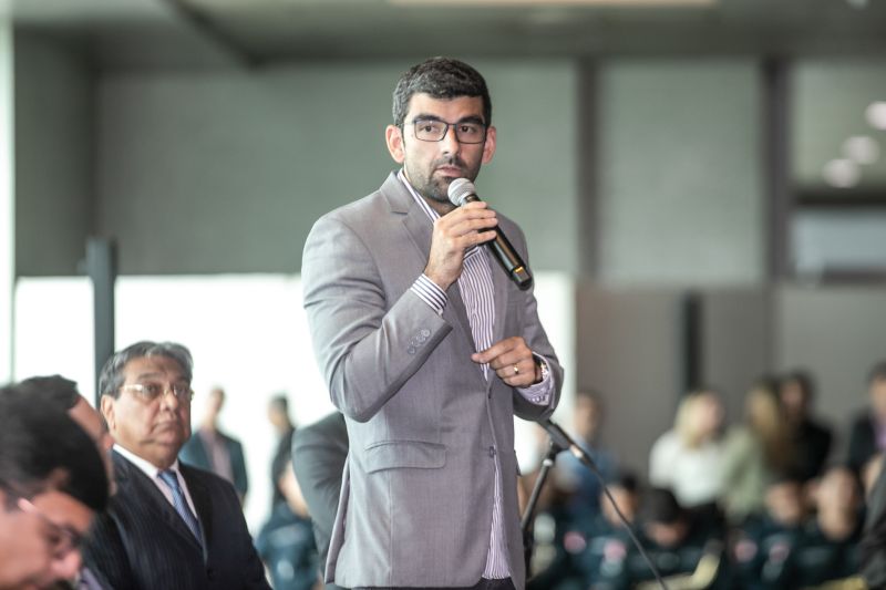 O Governo do Pará, por meio da Secretaria de Estado de Administração Penitenciária (Seap), realizou na manhã desta quinta-feira (5), no Hangar, a posse dos 389 novos profissionais concursados. A cerimônia foi presidida pelo governador do Estado do Pará, Helder Barbalho, e contou com a presença do secretário de Administração Penitenciária, Jarbas Vasconcelos, além de outras autoridades. <div class='credito_fotos'>Foto: Marco Santos / Ag. Pará   |   <a href='/midias/2019/originais/5734_b2940f4e-1e9a-0e3f-82f2-d1032d236637.jpg' download><i class='fa-solid fa-download'></i> Download</a></div>