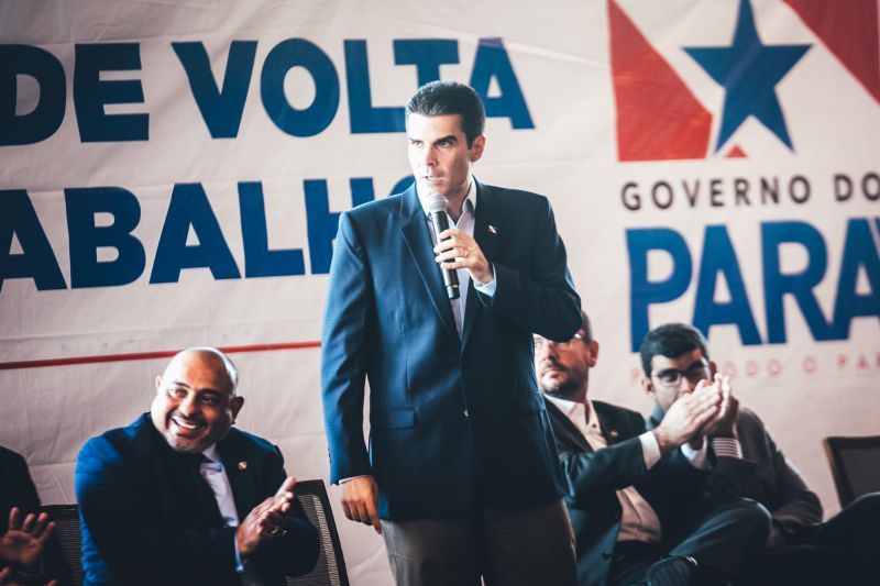 O Governo do Pará, por meio da Secretaria de Estado de Administração Penitenciária (Seap), realizou na manhã desta quinta-feira (5), no Hangar, a posse dos 389 novos profissionais concursados. A cerimônia foi presidida pelo governador do Estado do Pará, Helder Barbalho, e contou com a presença do secretário de Administração Penitenciária, Jarbas Vasconcelos, além de outras autoridades. <div class='credito_fotos'>Foto: Marco Santos / Ag. Pará   |   <a href='/midias/2019/originais/5734_f1634b58-2ad7-f450-fc69-d9bda5bc4a3f.jpg' download><i class='fa-solid fa-download'></i> Download</a></div>