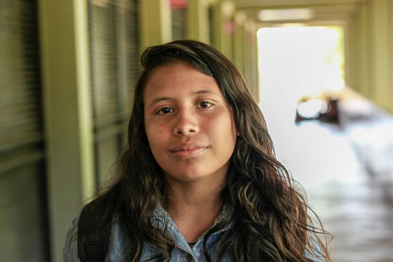 Com o objetivo de gerar novas perspectivas, para que os jovens percebam que existem grandes possibilidades de vida, além das que vivem, o "Juventude Protagonista", do TerPaz, por meio da Secretaria de Estado de Justiça e Direitos Humanos levou os participantes do Icuí-Guajará até a Universidade Federal do Pará.
Na foto Luana Souza, 15 anos, cursa o sétimo ano <div class='credito_fotos'>Foto: Wagner Almeida/ Ascom Sejudh   |   <a href='/midias/2019/originais/5736_35cddba7-dff3-d5cb-7090-be9ffb2792ca.jpg' download><i class='fa-solid fa-download'></i> Download</a></div>