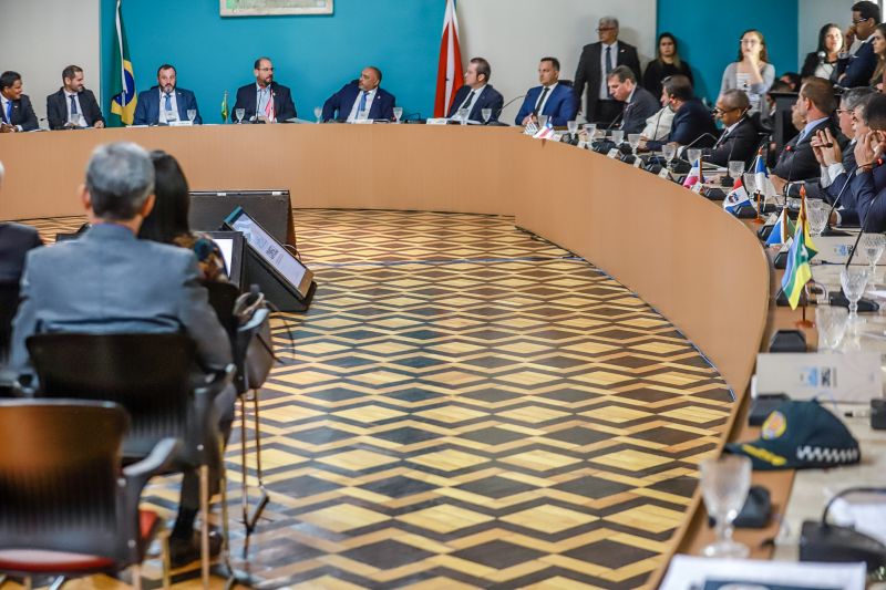 A capital paraense sediou, nesta sexta-feira (6), no Palácio do Governo, a reunião ordinária do mês de dezembro do Conselho Nacional dos Secretários de Estados da Justiça, da Cidadania, Direitos Humanos e Administração Penitenciária (CONSEJ). <div class='credito_fotos'>Foto: Marco Santos / Ag. Pará   |   <a href='/midias/2019/originais/5740_9713018f-026c-785d-0aa9-fd310bbb51d0.jpg' download><i class='fa-solid fa-download'></i> Download</a></div>