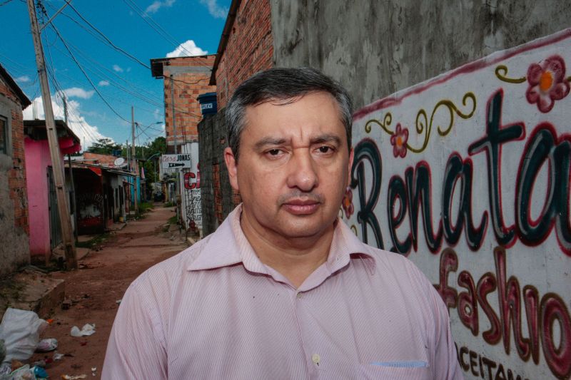 Nesta sexta-feira (6), o governador do Pará em exercício, Lúcio Vale, visitou as famílias atingidas por um incêndio no bairro da Cabanagem, em Belém. <div class='credito_fotos'>Foto: Alex Ribeiro / Ag. Pará   |   <a href='/midias/2019/originais/5741_05953700-a7e8-920c-8c1c-70f2750f9e94.jpg' download><i class='fa-solid fa-download'></i> Download</a></div>