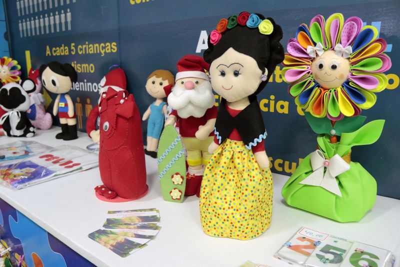 Com total apoio do Grupo de Trabalho de Estudos e Ações Relacionadas ao Transtorno do Espectro Autista, criado este ano pelo Governo do Pará, 230 mães e parentes de autistas vêm participando de eventos, feiras e demais espaços de economia criativa em Belém. <div class='credito_fotos'>Foto: Ricardo Amanajás / Ag. Pará   |   <a href='/midias/2019/originais/5743_d1ac72da-beb1-eb59-b22d-c97dcdfa31ac.jpg' download><i class='fa-solid fa-download'></i> Download</a></div>