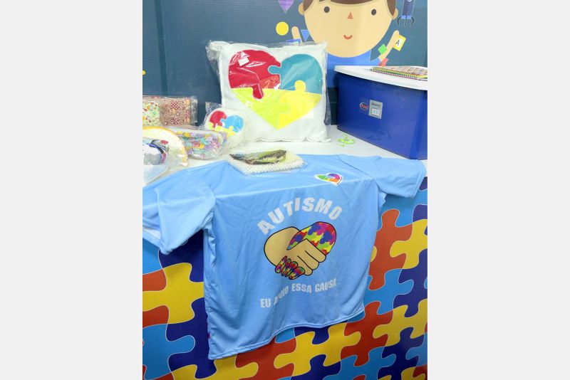 Com total apoio do Grupo de Trabalho de Estudos e Ações Relacionadas ao Transtorno do Espectro Autista, criado este ano pelo Governo do Pará, 230 mães e parentes de autistas vêm participando de eventos, feiras e demais espaços de economia criativa em Belém. <div class='credito_fotos'>Foto: Ricardo Amanajás / Ag. Pará   |   <a href='/midias/2019/originais/5743_f7d35c1a-93f9-a444-2111-1bdd89cb9c7f.jpg' download><i class='fa-solid fa-download'></i> Download</a></div>