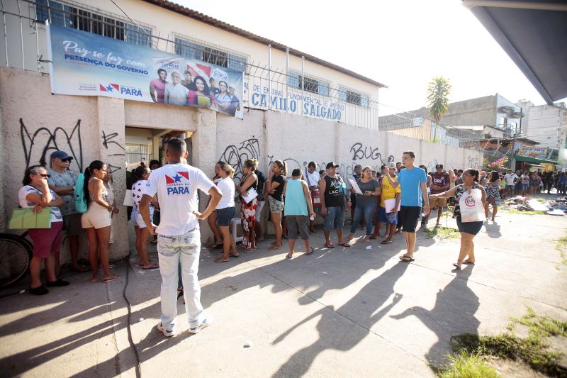 Consultas médicas e odontológicas, e emissão de documentos foram alguns dos serviços de saúde e cidadania oferecidos na manhã deste sábado (7), aos moradores do bairro do Jurunas por meio do Programa Territórios pela Paz (TerPaz).  <div class='credito_fotos'>Foto: Bruno Cecim / Ag.Pará   |   <a href='/midias/2019/originais/5748_066b25f0-292d-c7ec-6adf-fbfc73d25f0e.jpg' download><i class='fa-solid fa-download'></i> Download</a></div>