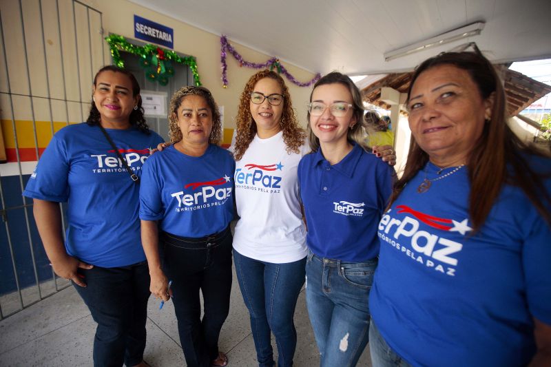 Consultas médicas e odontológicas, e emissão de documentos foram alguns dos serviços de saúde e cidadania oferecidos na manhã deste sábado (7), aos moradores do bairro do Jurunas por meio do Programa Territórios pela Paz (TerPaz).  <div class='credito_fotos'>Foto: Bruno Cecim / Ag.Pará   |   <a href='/midias/2019/originais/5748_40fd1d6f-4256-984f-4dc5-610dc3d2624a.jpg' download><i class='fa-solid fa-download'></i> Download</a></div>