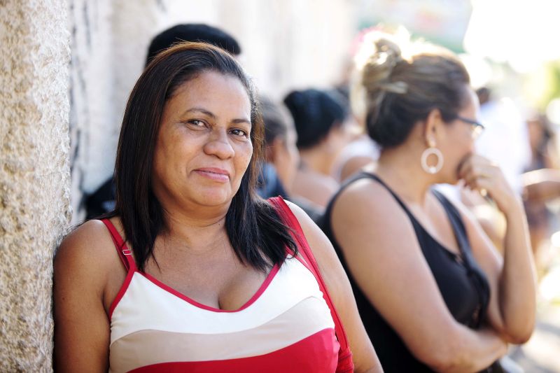 Consultas médicas e odontológicas, e emissão de documentos foram alguns dos serviços de saúde e cidadania oferecidos na manhã deste sábado (7), aos moradores do bairro do Jurunas por meio do Programa Territórios pela Paz (TerPaz). 

Sueli Maria Menezes, doméstica (1ª da fila <div class='credito_fotos'>Foto: Bruno Cecim / Ag.Pará   |   <a href='/midias/2019/originais/5748_56e9fc8a-f9bb-a2f3-0842-dfa71d6321ff.jpg' download><i class='fa-solid fa-download'></i> Download</a></div>